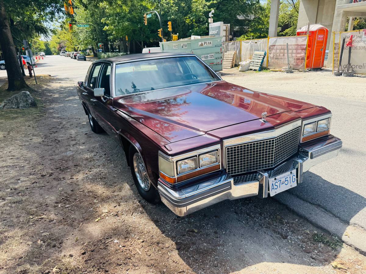 Cadillac-deville-1981-custom-4