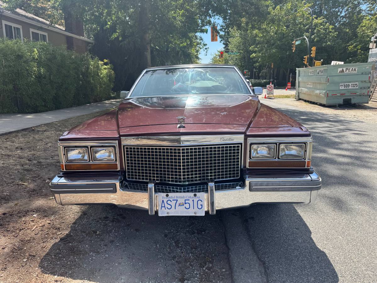 Cadillac-deville-1981-custom-6