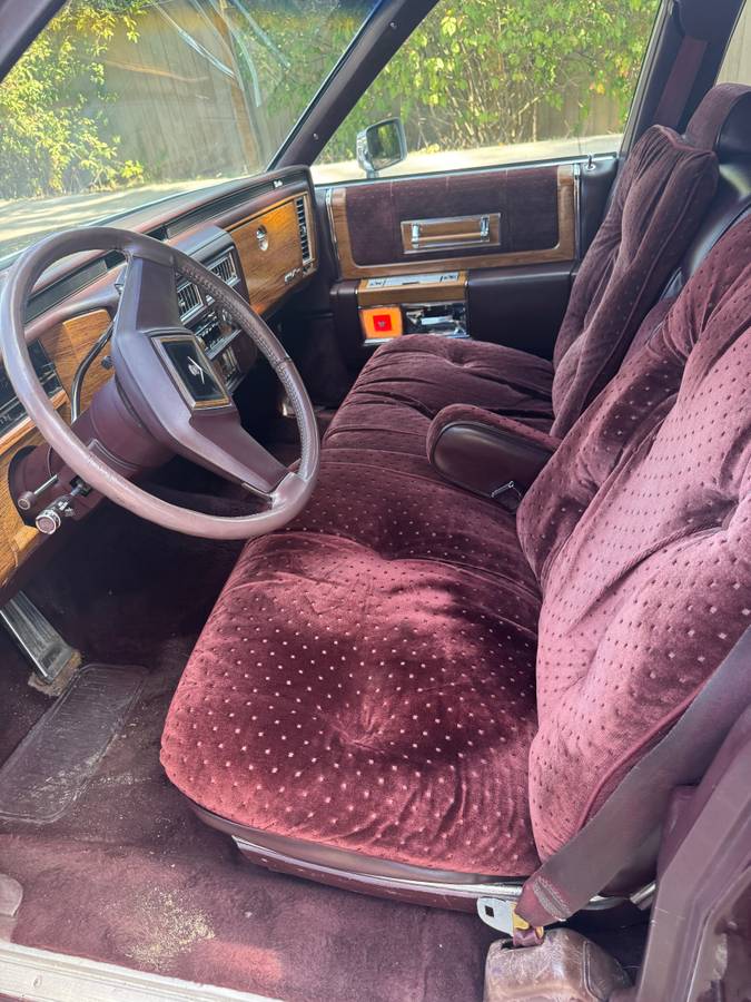 Cadillac-deville-1981-custom-8