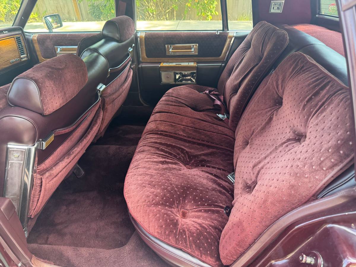 Cadillac-deville-1981-custom-9