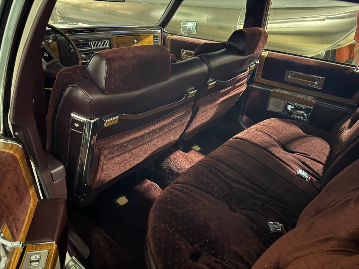Cadillac-deville-1981-white-3