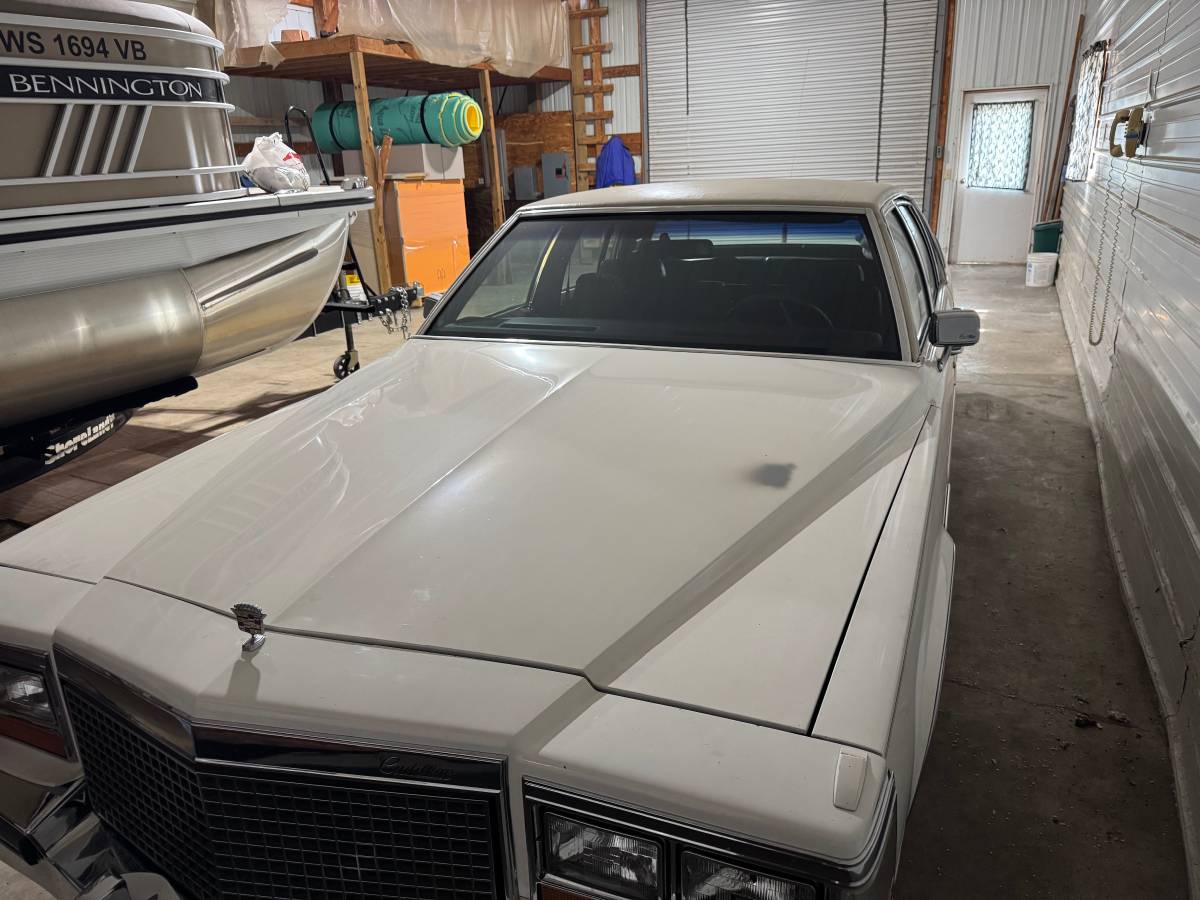 Cadillac-deville-1981-white