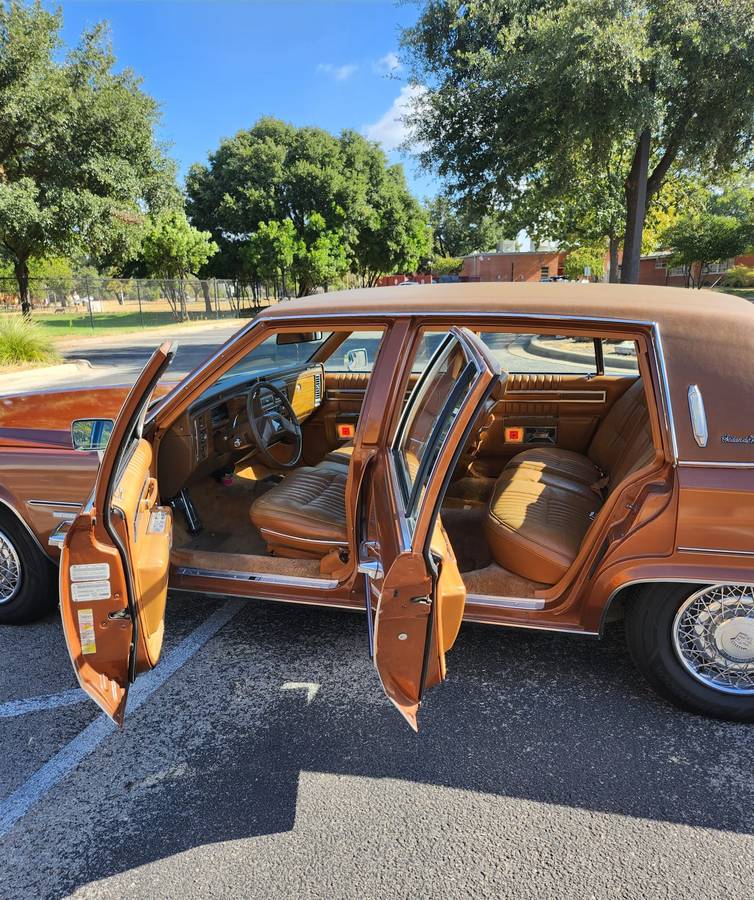 Cadillac-deville-1983-1