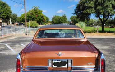 Cadillac-deville-1983-3