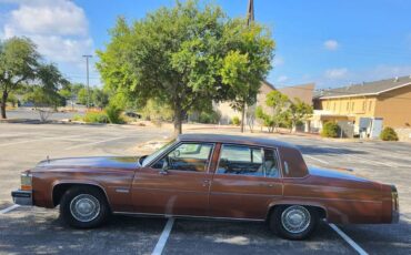Cadillac-deville-1983