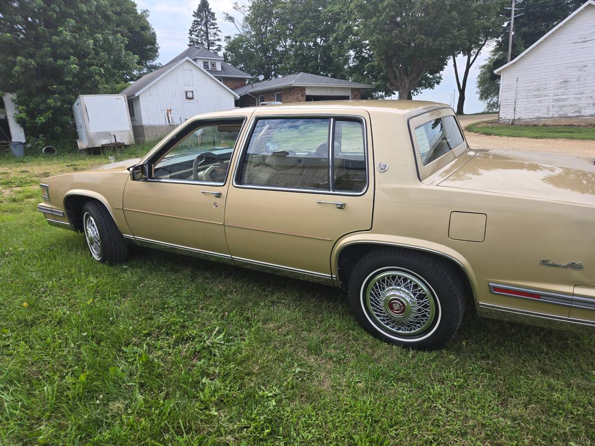 Cadillac-deville-1986-custom-1