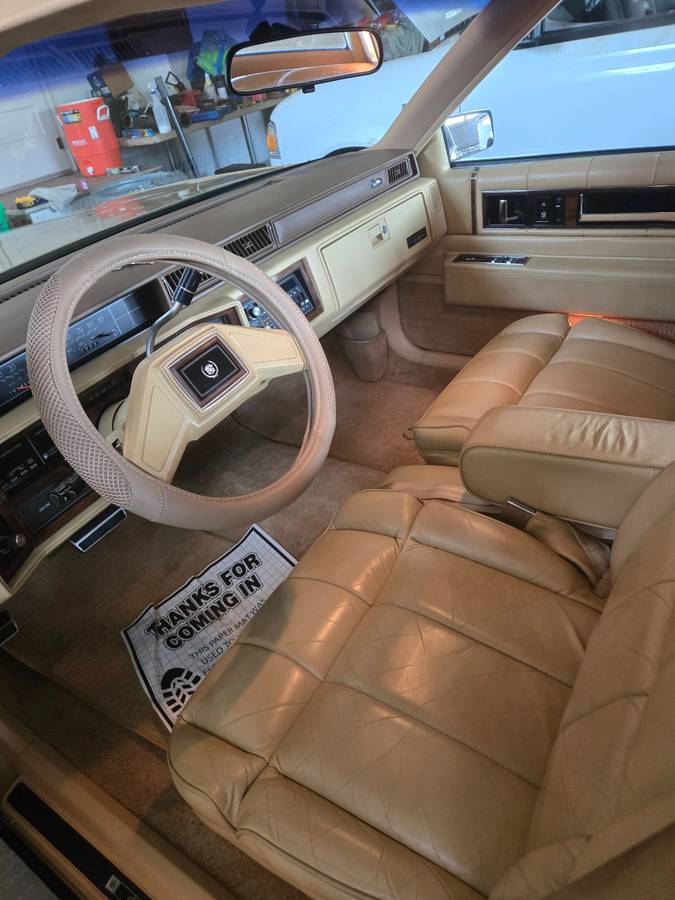 Cadillac-deville-1986-custom-10