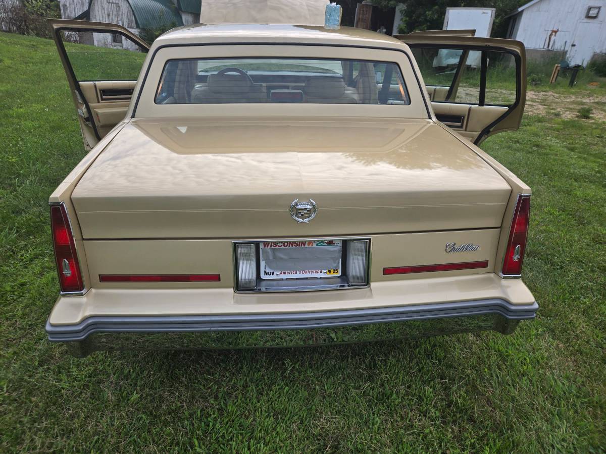 Cadillac-deville-1986-custom-11