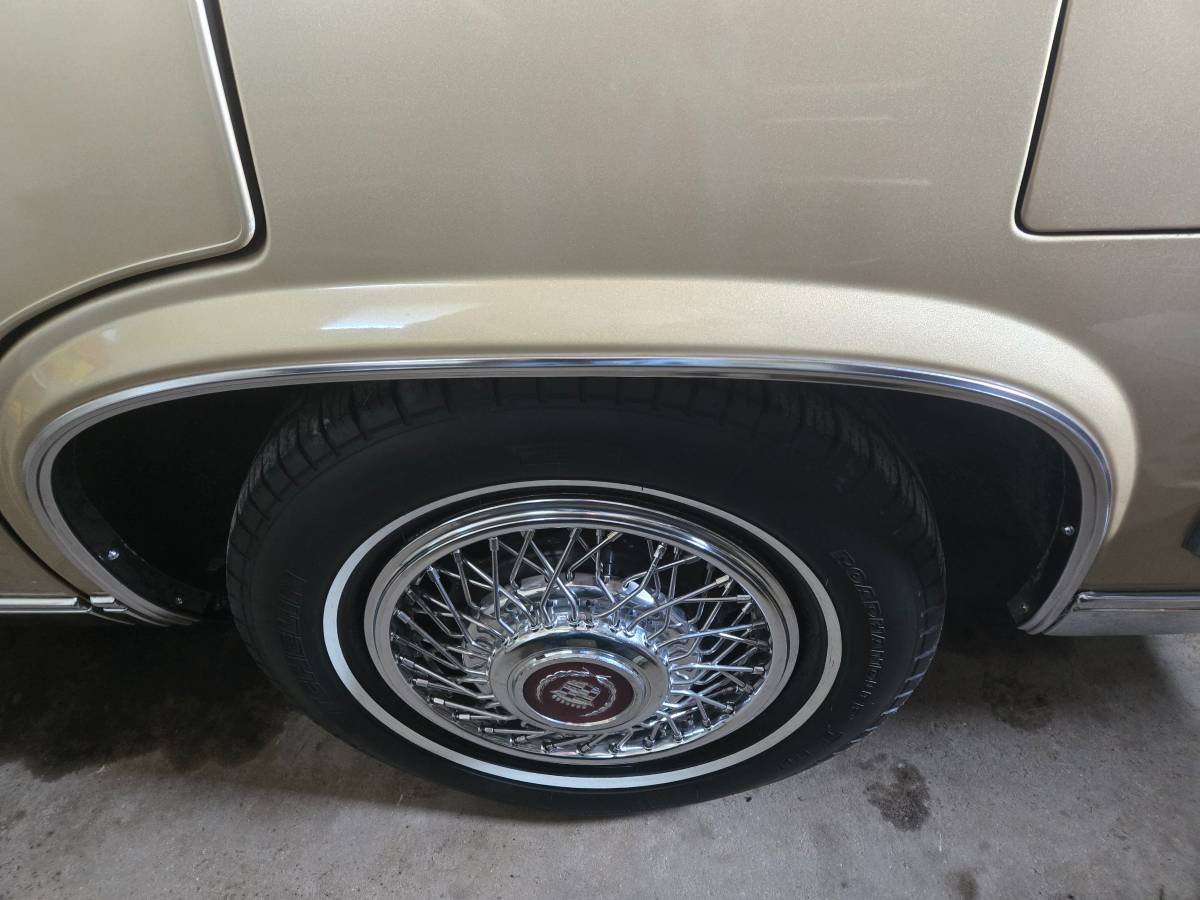 Cadillac-deville-1986-custom-14