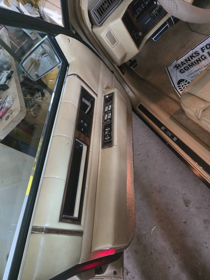 Cadillac-deville-1986-custom-15