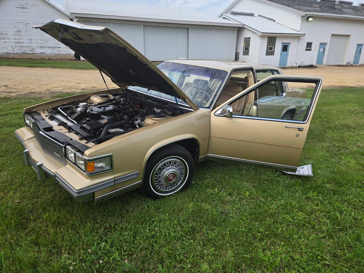 Cadillac-deville-1986-custom-6