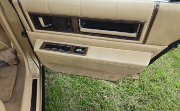 Cadillac-deville-1986-custom-7