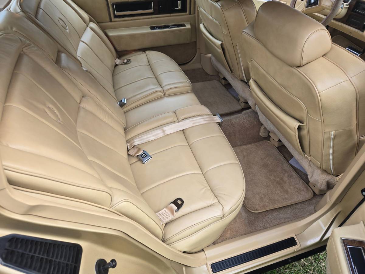 Cadillac-deville-1986-custom-8
