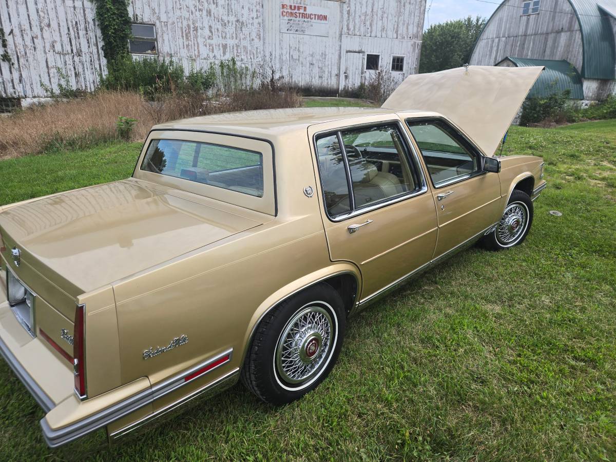 Cadillac-deville-1986-custom-9