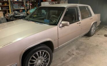 Cadillac-deville-1988-brown-1