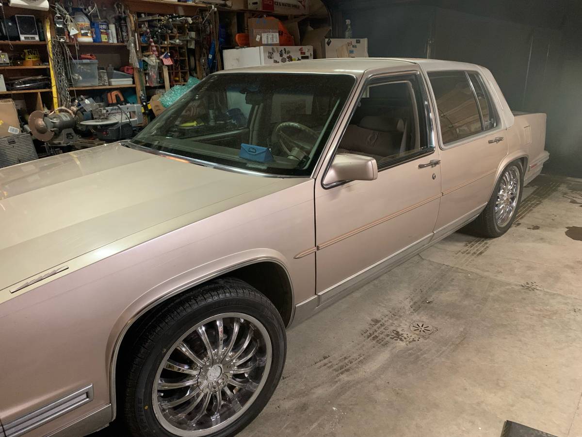Cadillac-deville-1988-brown-1