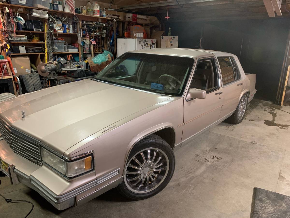 Cadillac-deville-1988-brown