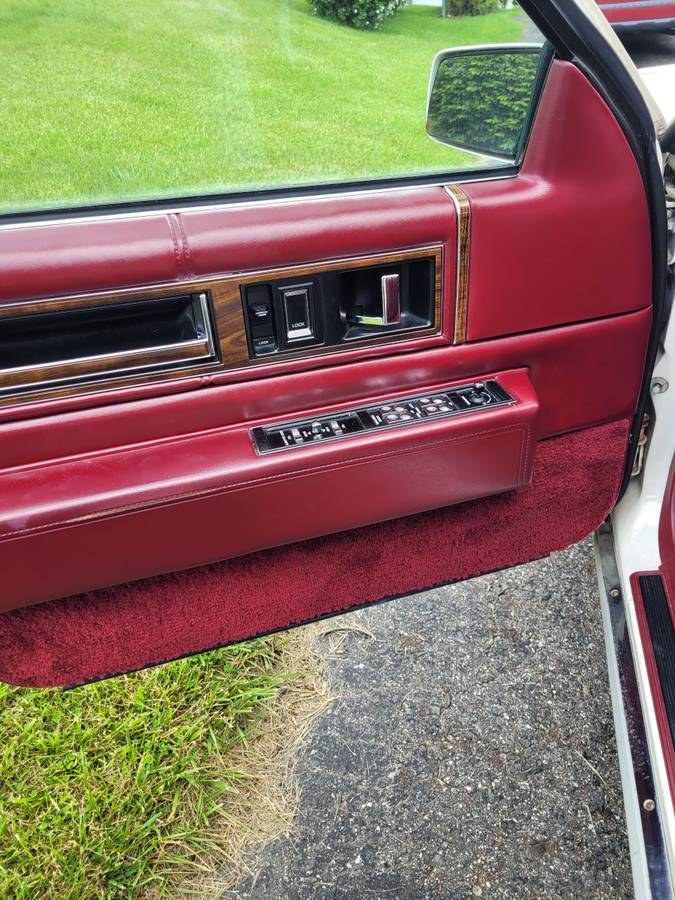 Cadillac-deville-1989-white-6