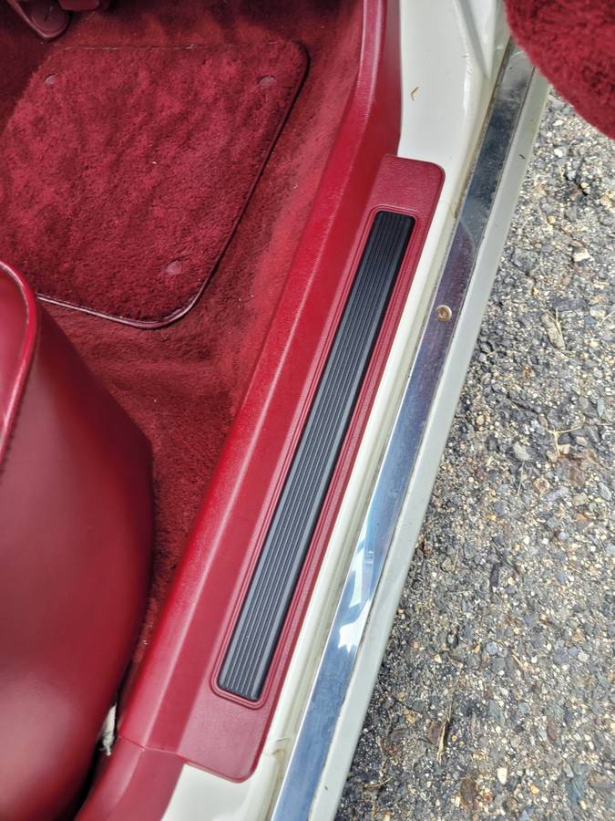 Cadillac-deville-1989-white-9