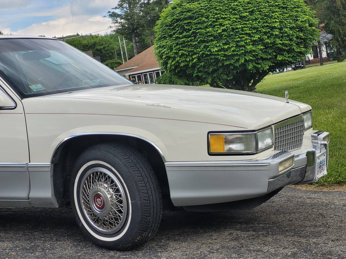 Cadillac-deville-1989-white
