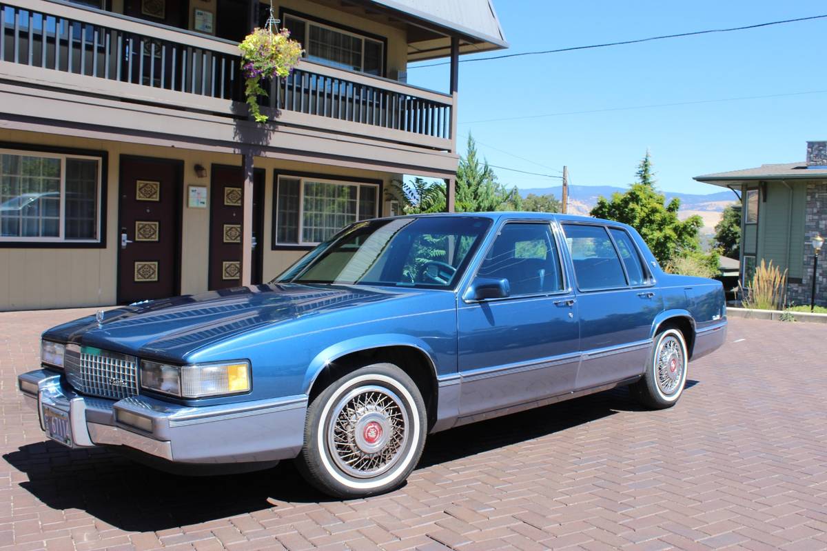 Cadillac-deville-1990-blue-1