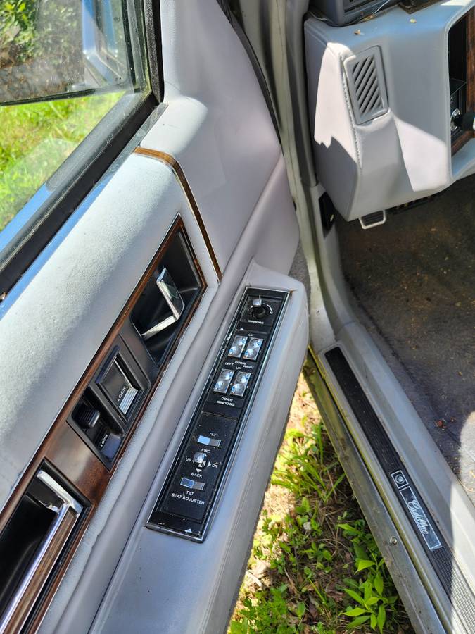 Cadillac-deville-1990-grey-5