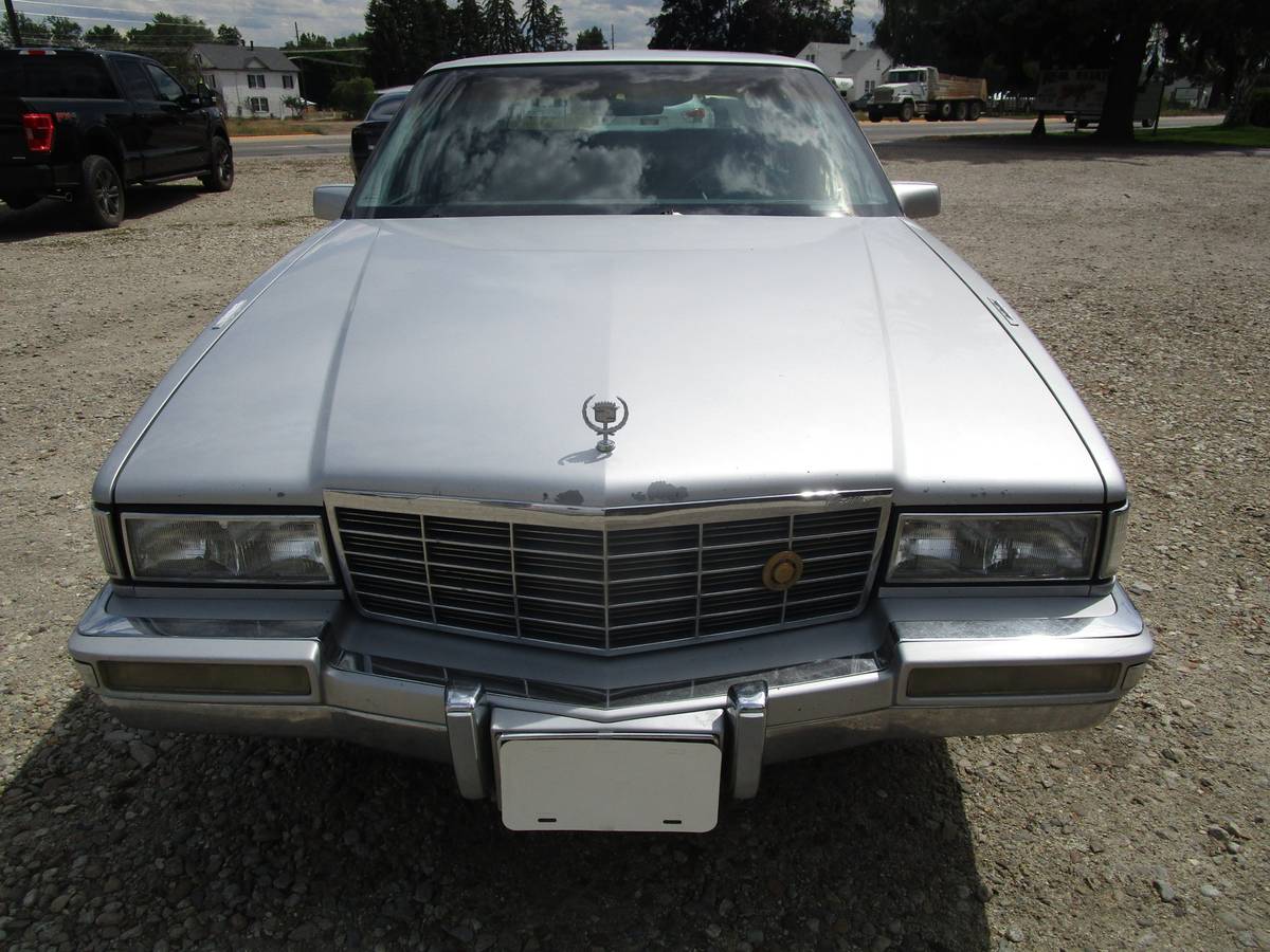Cadillac-deville-1991-silver-3