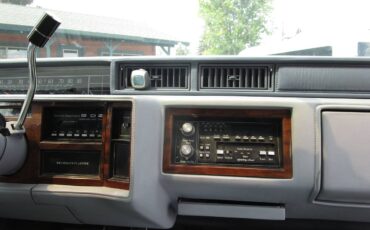 Cadillac-deville-1991-silver-5
