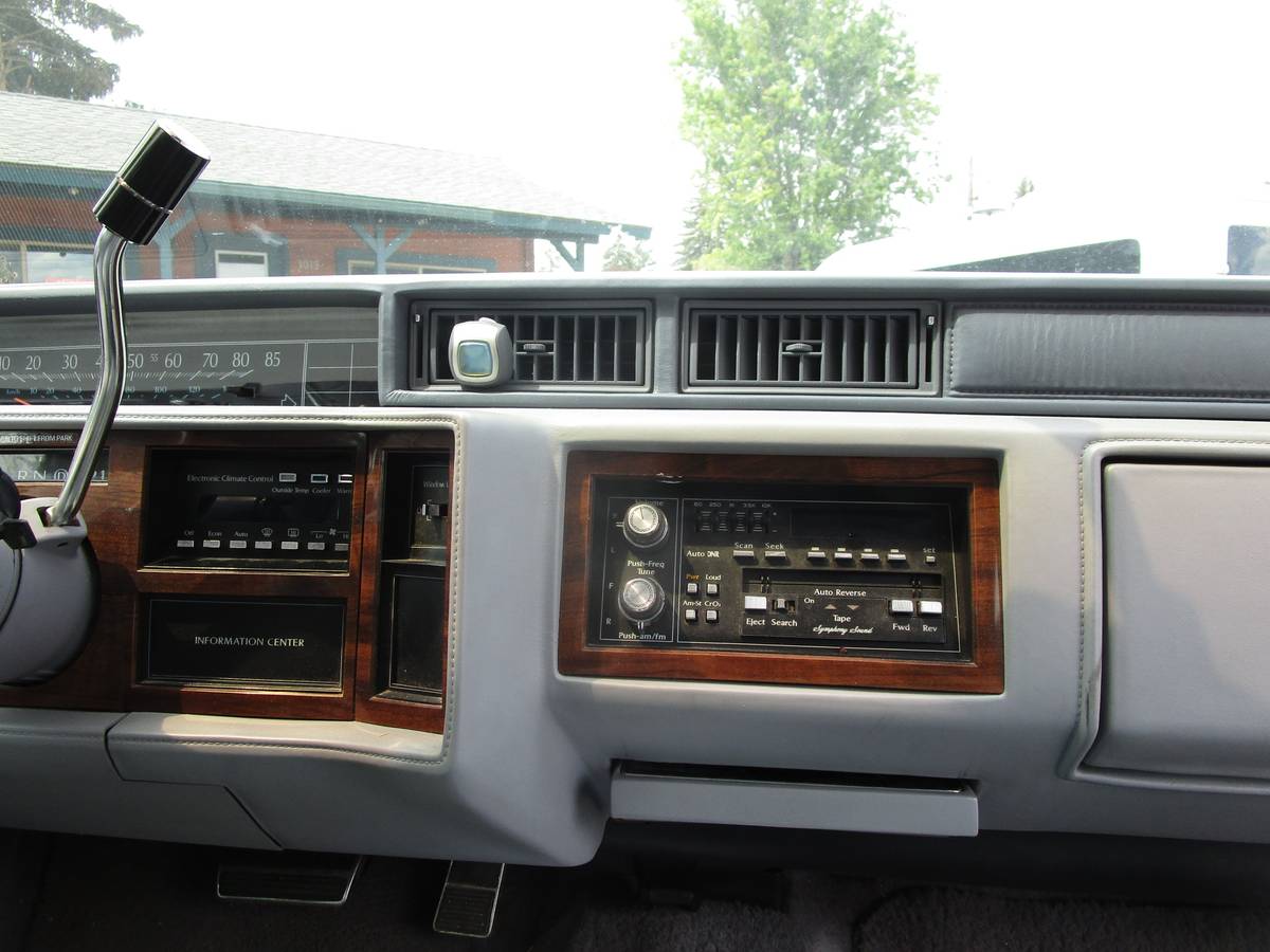 Cadillac-deville-1991-silver-5