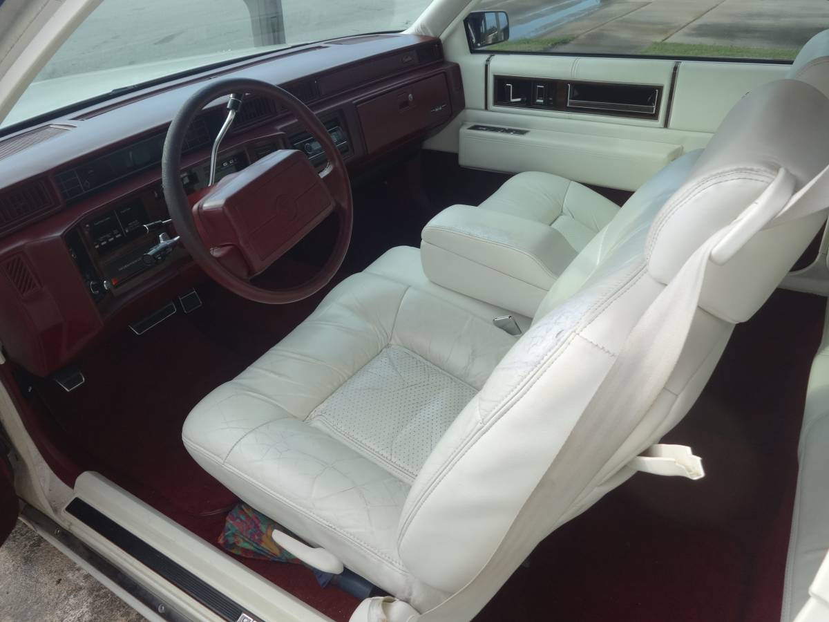 Cadillac-deville-1992-white-8