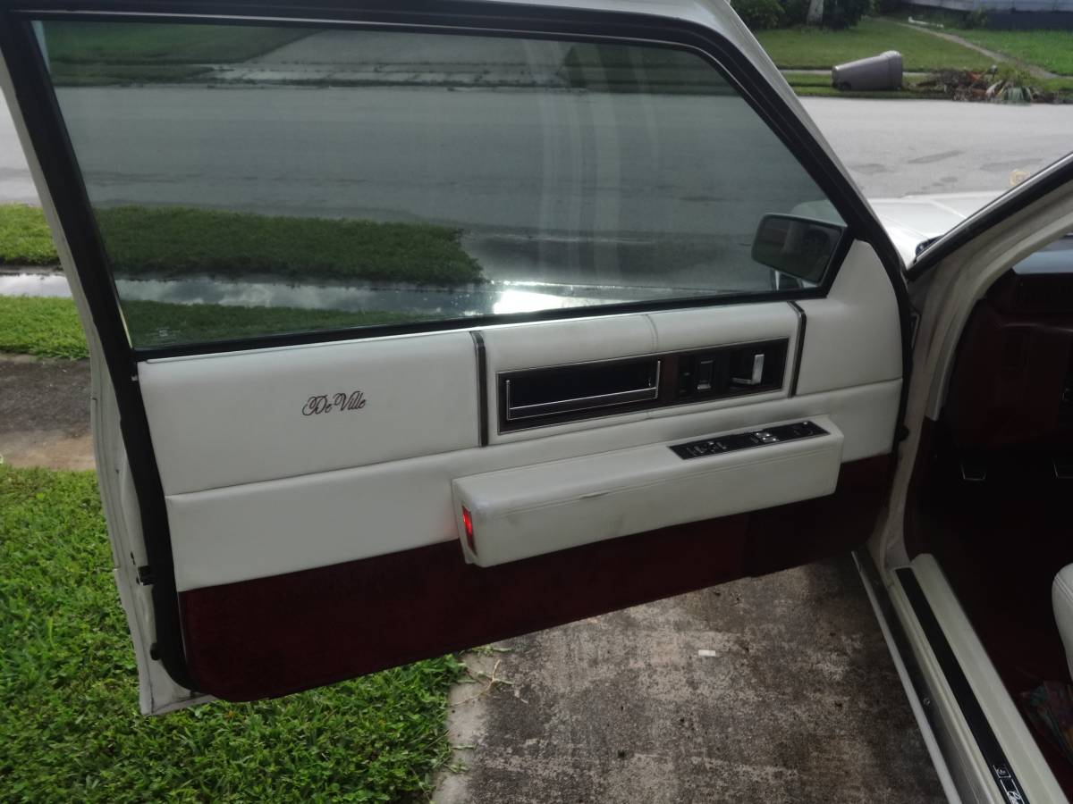 Cadillac-deville-1992-white-9