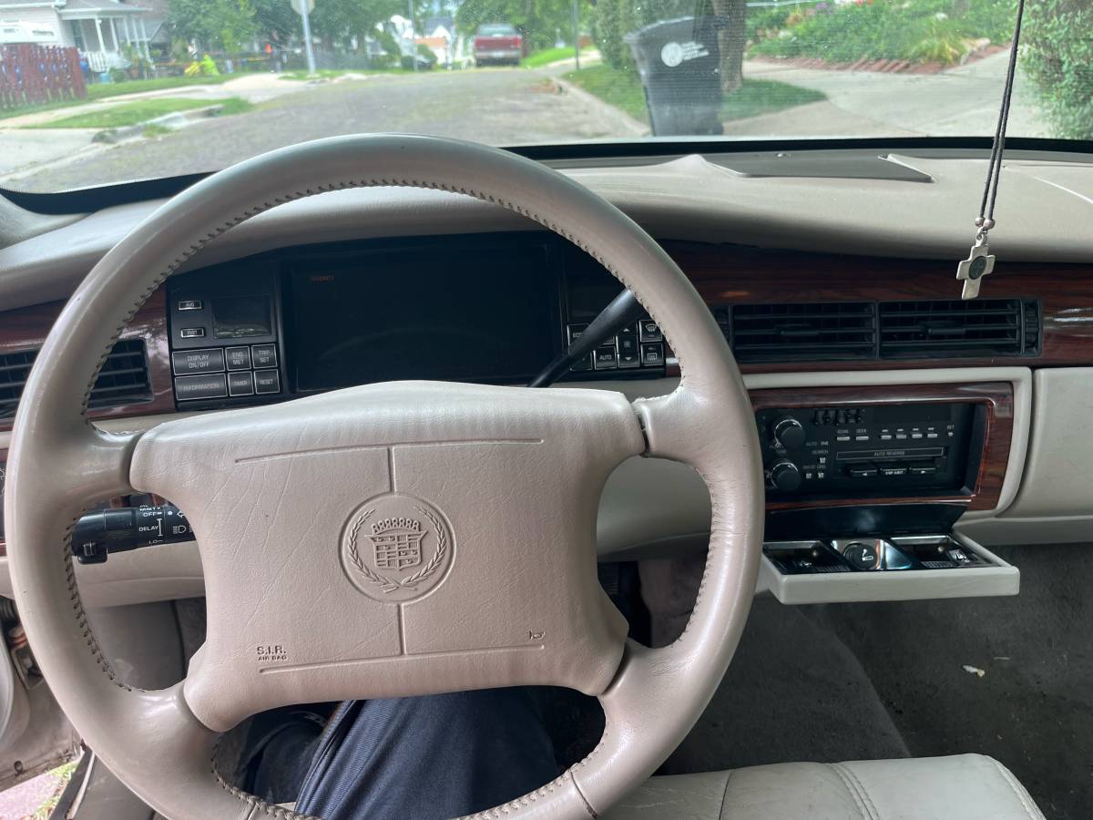 Cadillac-deville-1995-white-4