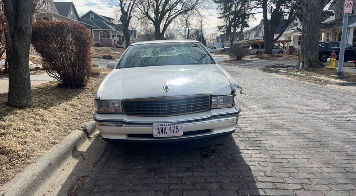 Cadillac-deville-1995-white