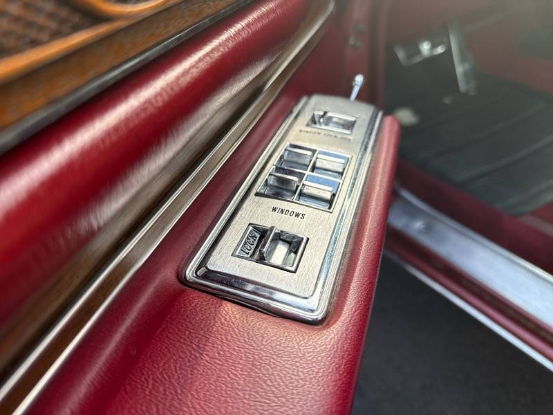 Cadillac-eldorado-1975-custom-18