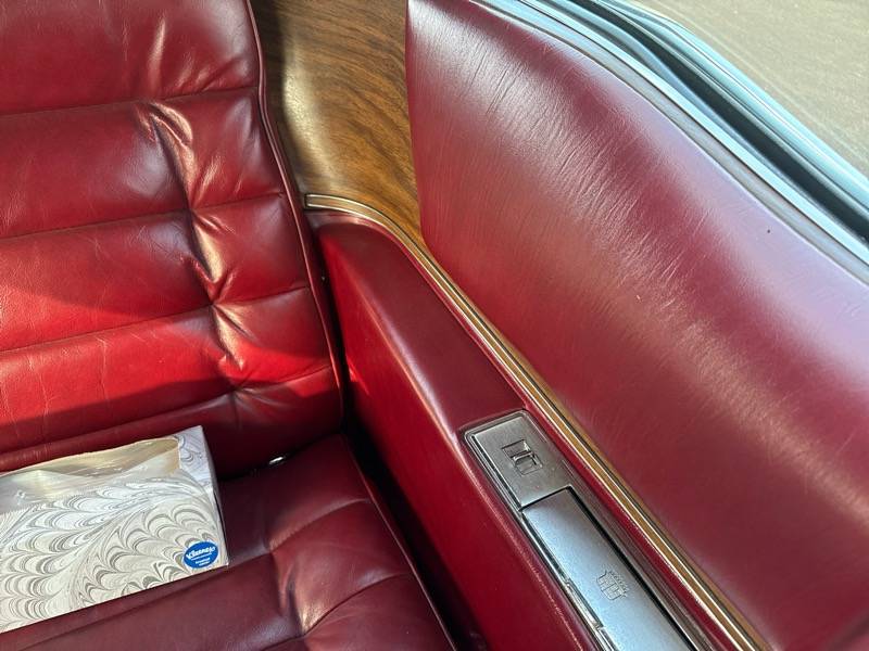 Cadillac-eldorado-1975-custom-21