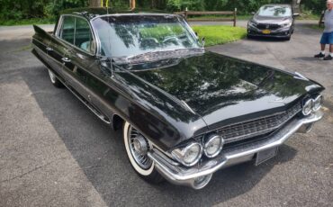 Cadillac-fleetwood-1961-black-10