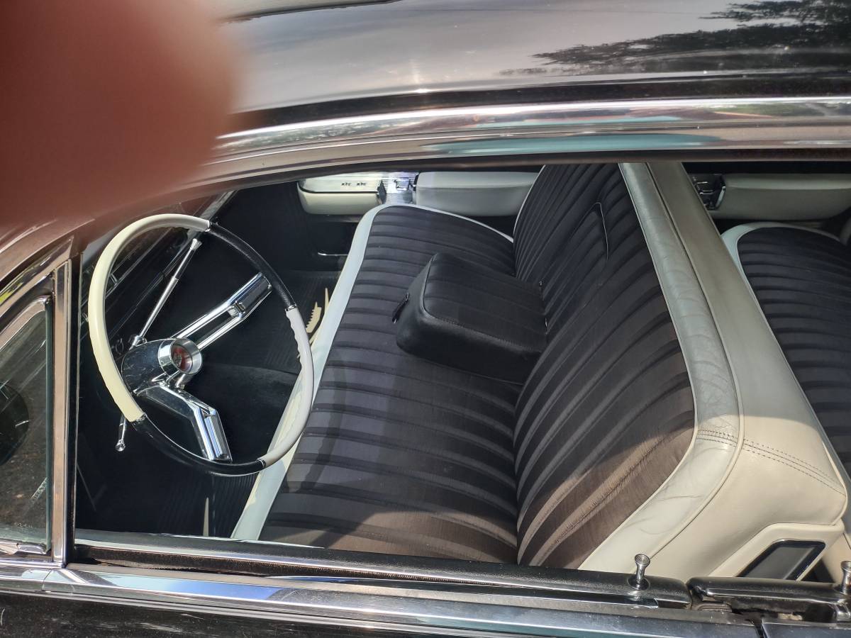 Cadillac-fleetwood-1961-black-16