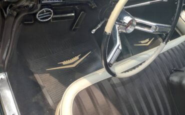 Cadillac-fleetwood-1961-black-21