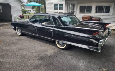 Cadillac-fleetwood-1961-black-3