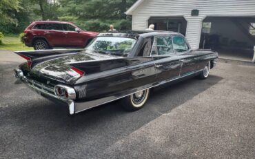 Cadillac-fleetwood-1961-black-5