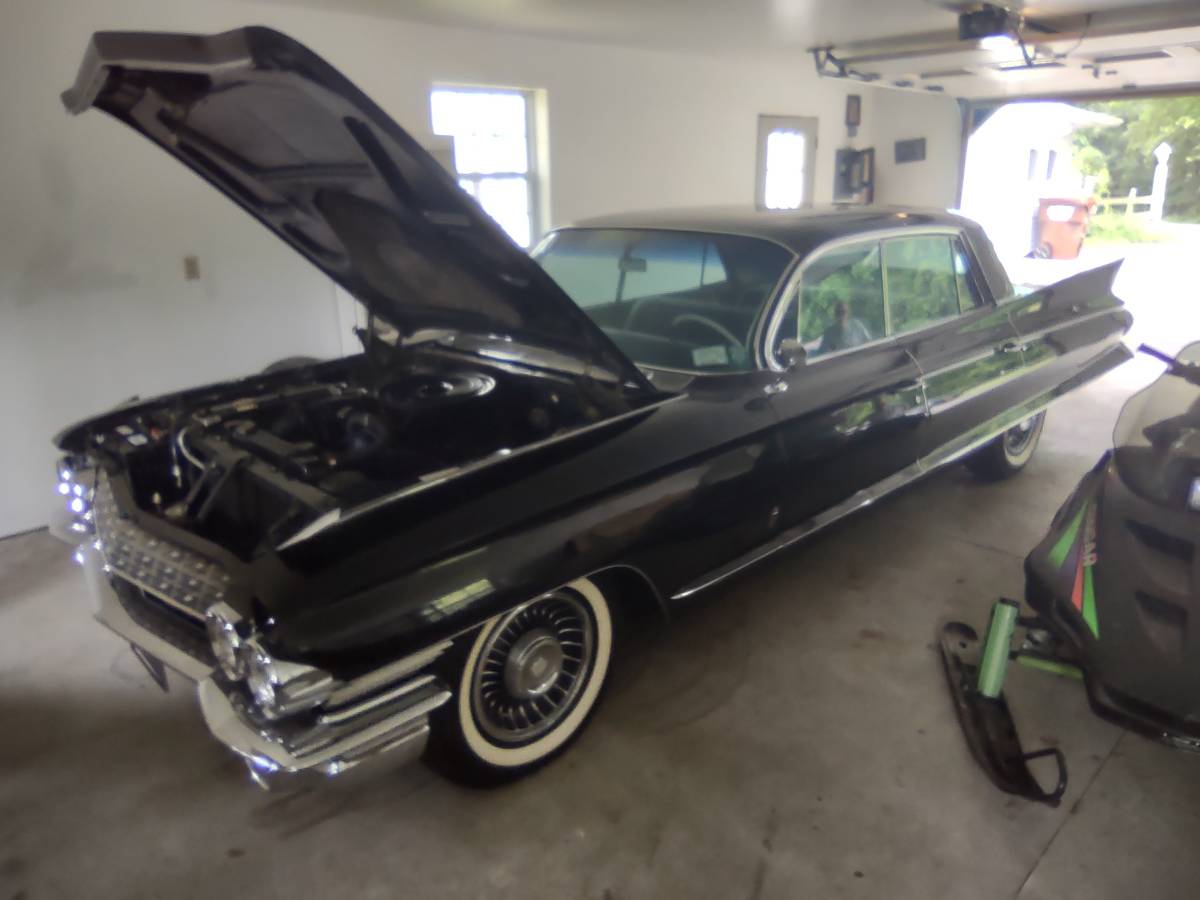 Cadillac-fleetwood-1961-black
