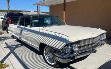 Cadillac-fleetwood-1962-white-1