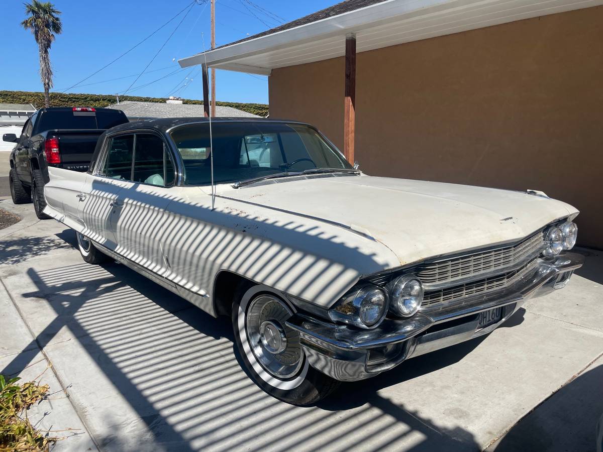 Cadillac-fleetwood-1962-white-1