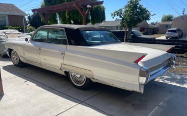 Cadillac-fleetwood-1962-white-2