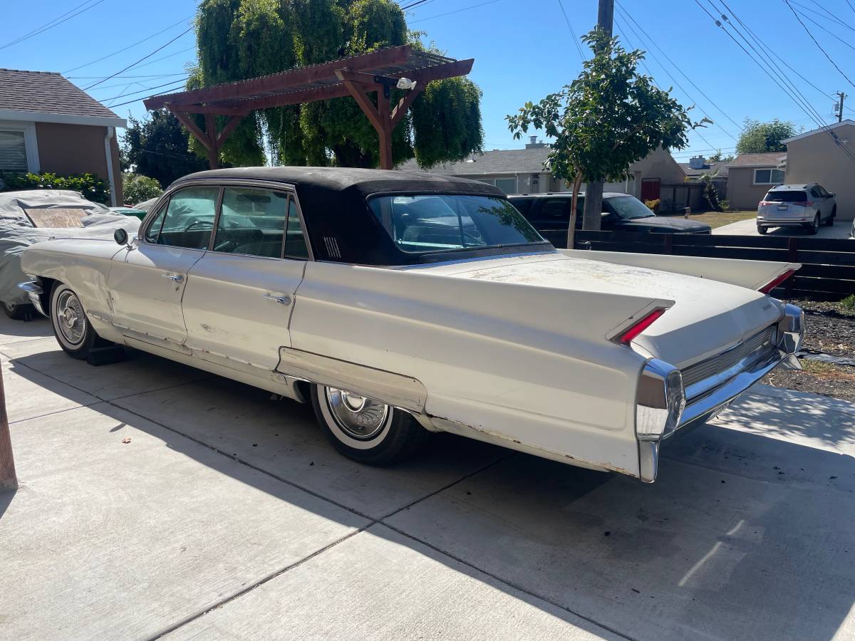 Cadillac-fleetwood-1962-white-2