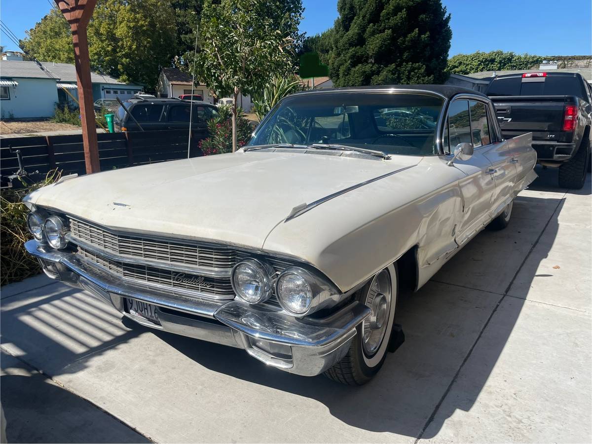 Cadillac-fleetwood-1962-white-3