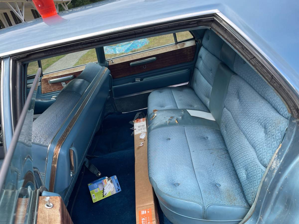 Cadillac-fleetwood-1966-blue-3