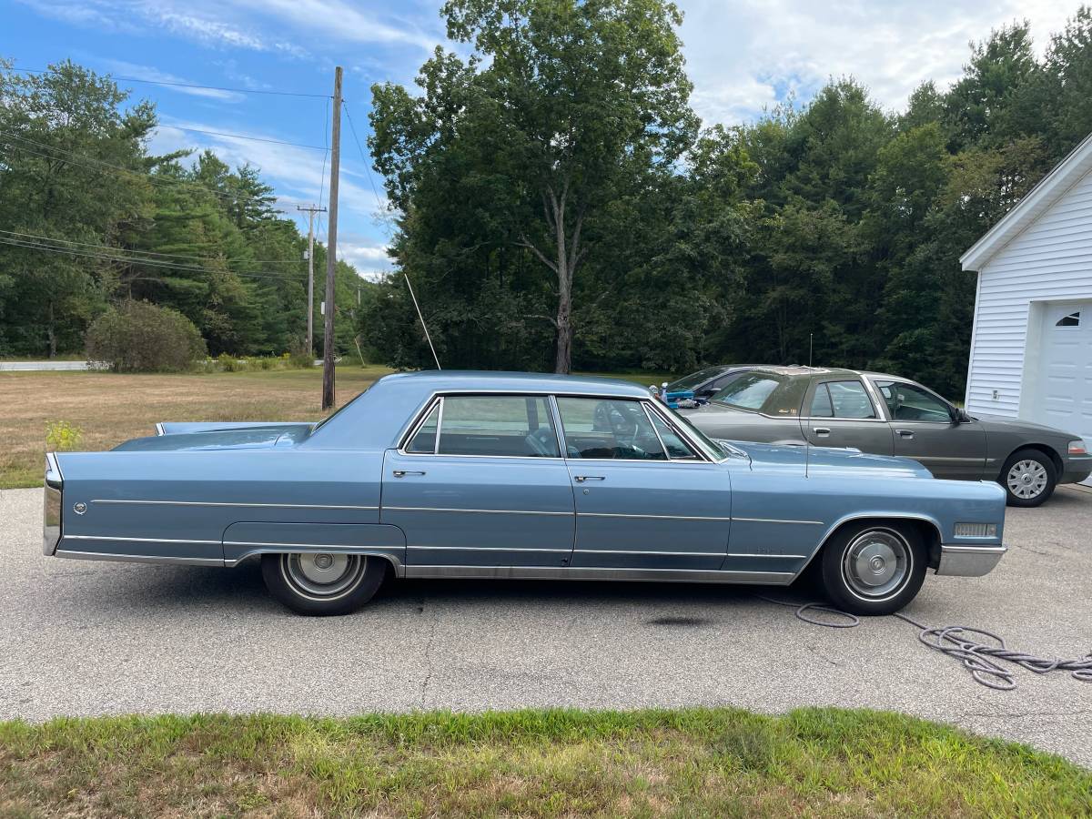 Cadillac-fleetwood-1966-blue-4