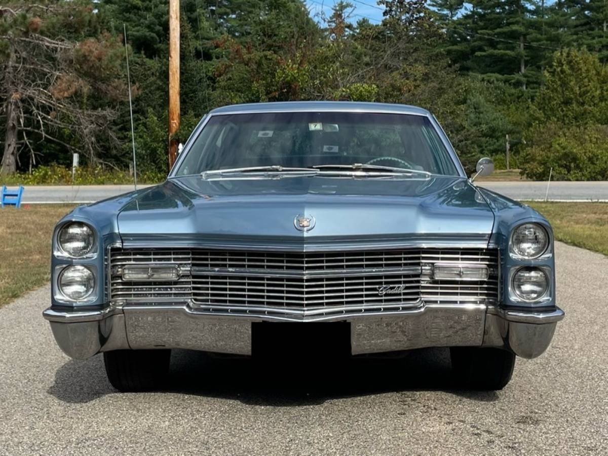 Cadillac-fleetwood-1966-blue