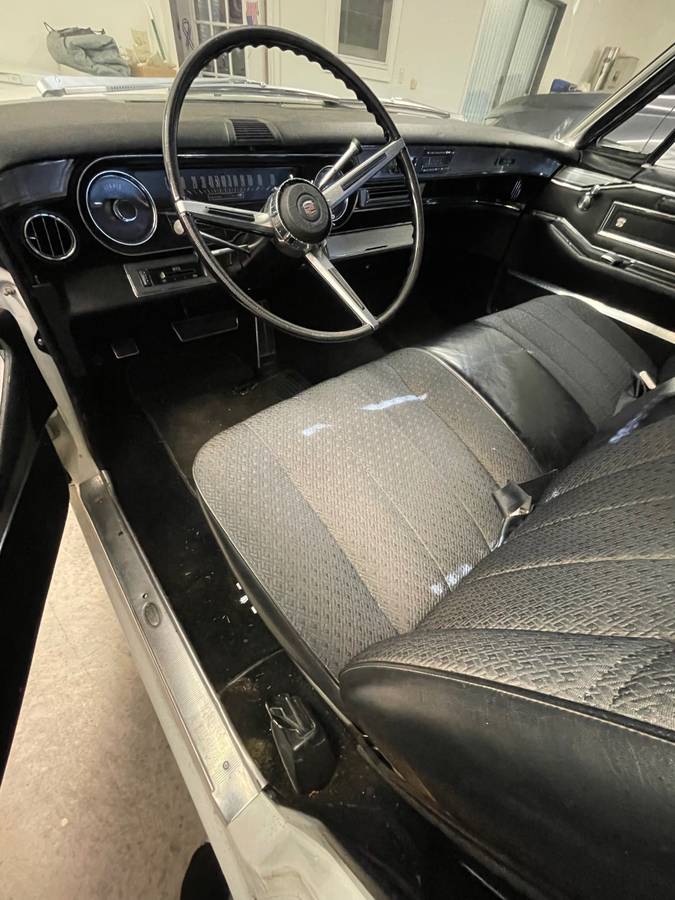 Cadillac-fleetwood-1966-white-1
